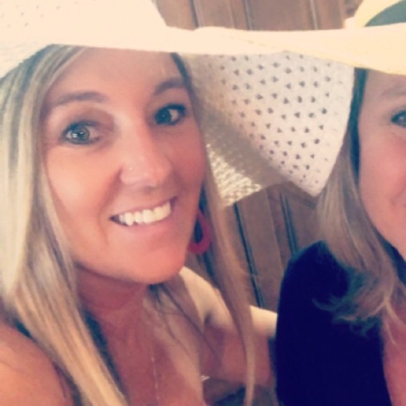 Meet your Posher, Tammy - Picture 2 of 2